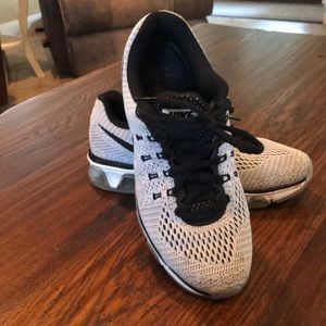 Nike women’s run easy athletic shoe